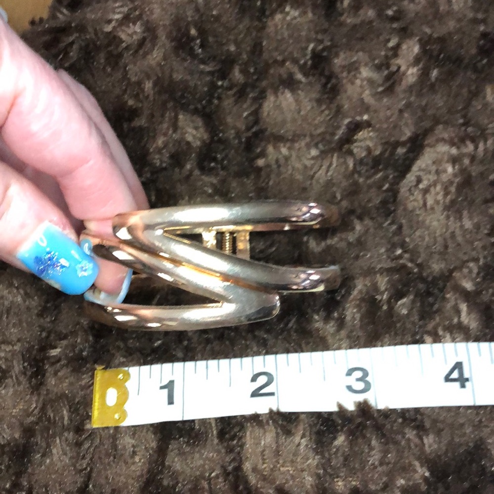 3/$25 Gold Tone Spring Closed Bracelet Excellent Condition